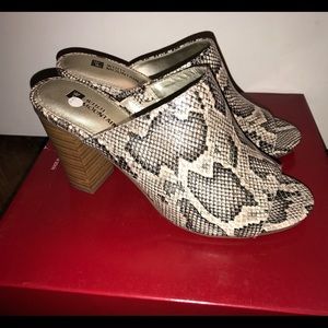 White Mountain open toe pumps